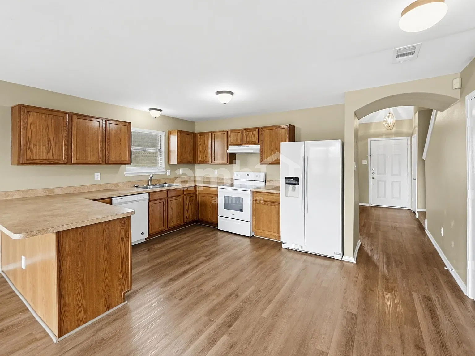 4 bed, 2.5 bath, 2554 sqft, $2,435 — Photo 4