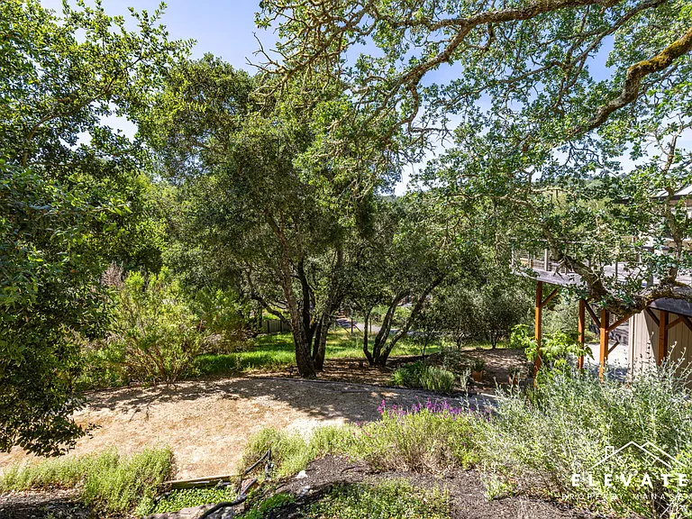 9400 Chalk Hill Rd — Photo 43