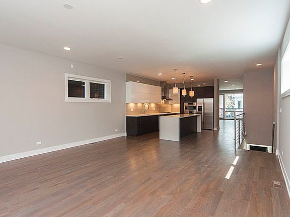 4th image of 827 N Hermitage Ave #1