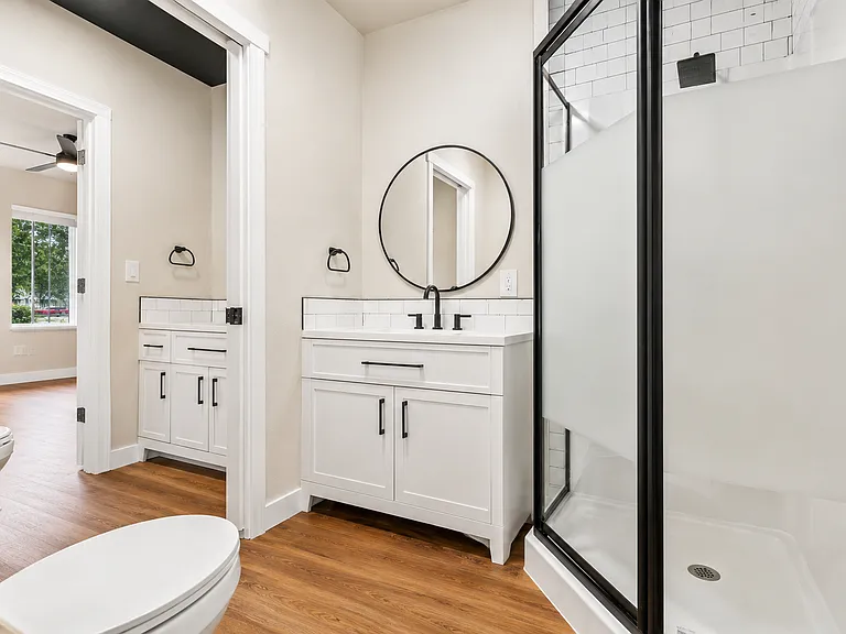 401 Louviers Ave — Photo 11