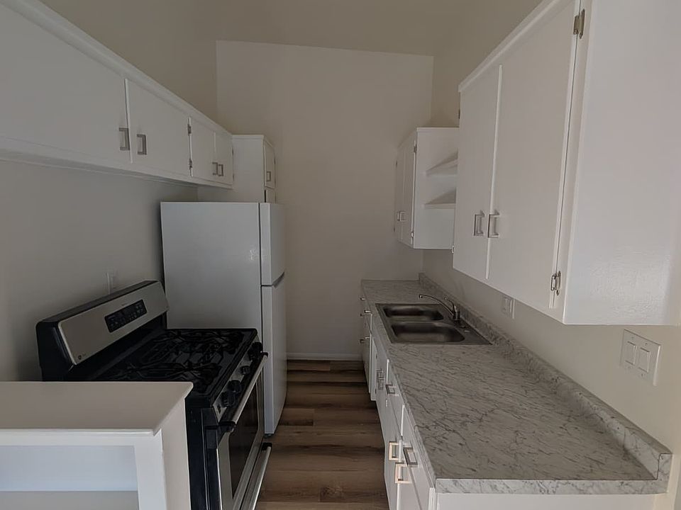 2nd image of 5017 Bakman Ave APT 21