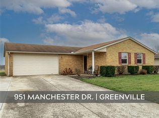 951 Manchester Dr, Greenville, OH 45331