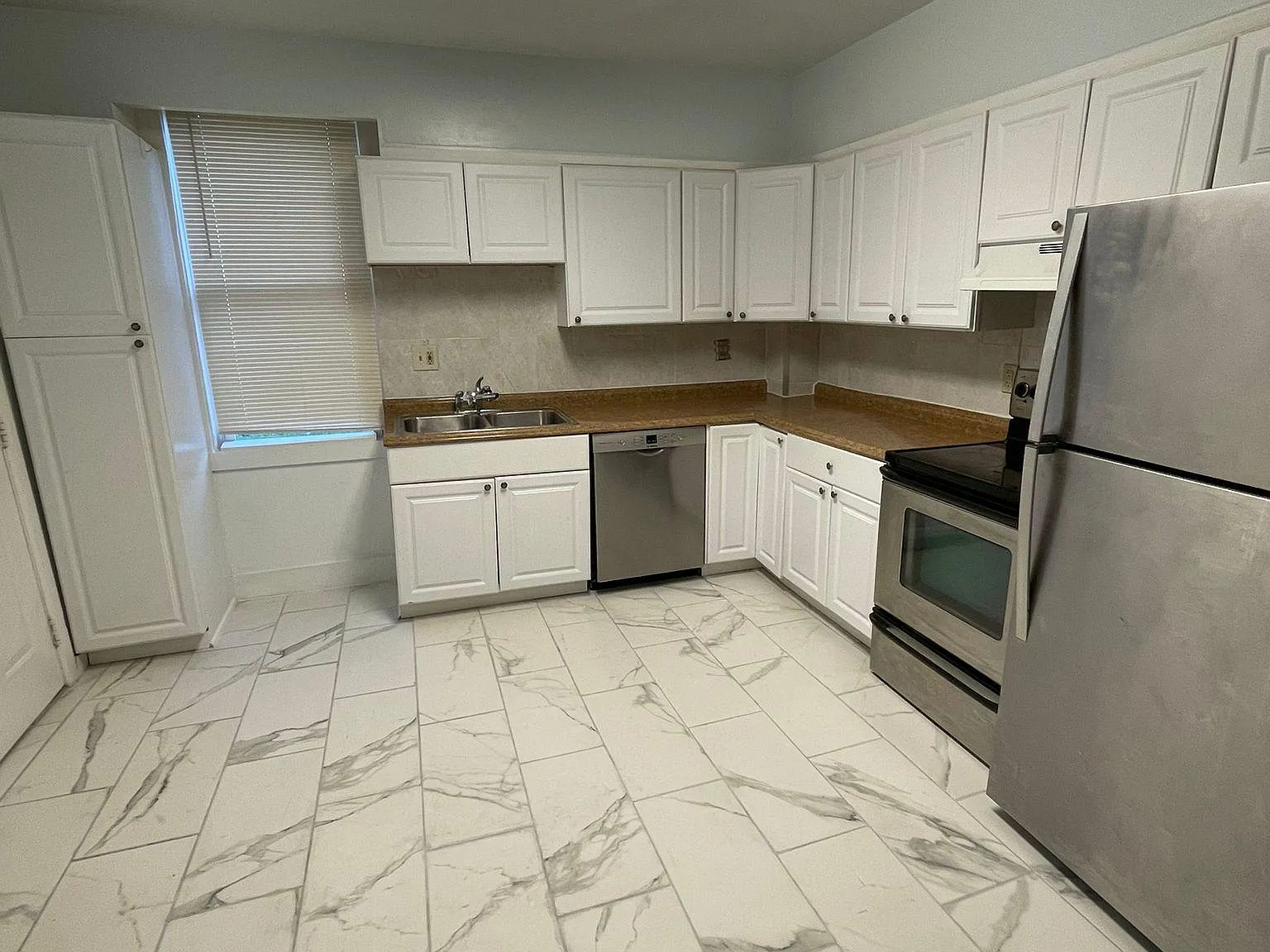 434 W South St — Photo 2