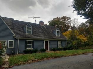 107 W County Line Rd, Barrington, IL 60010