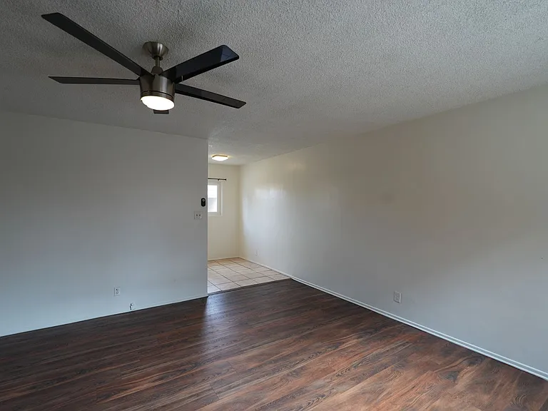 11915 Manor Dr — Photo 3