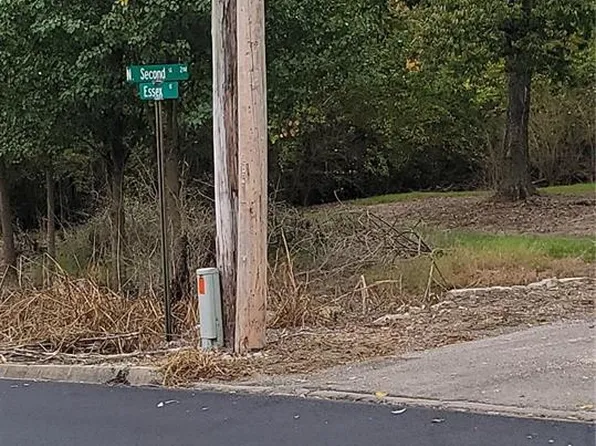 1516 N Main St, De Soto, MO 63020