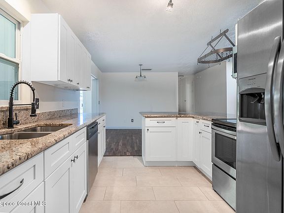 5th image of 1052 Matador Dr