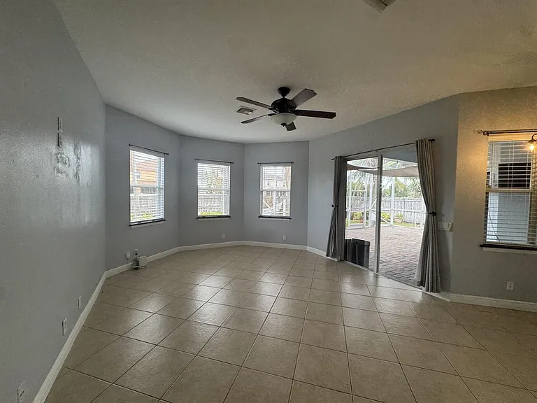 997 SW Hamberland Ave — Photo 12