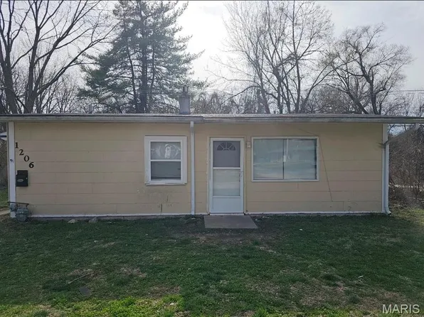 1206 Saint Michael Dr, Cahokia, IL 62206