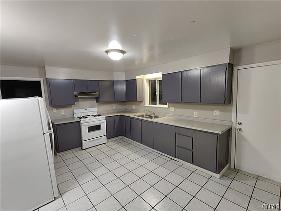 2nd image of 2422 Lodi St