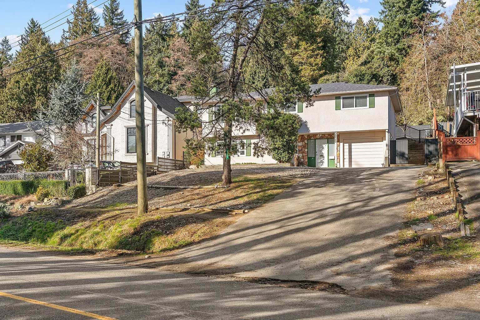 5039 Marine Dr photo 1