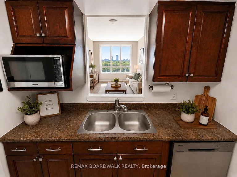 35 Holland Ave #907 — Photo 10
