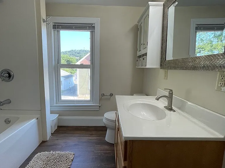 1146 Memorial Ave — Photo 14