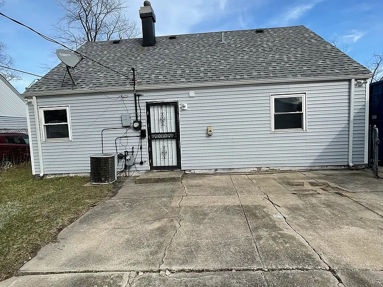 2308 Wilson St — Photo 12