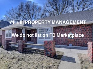 11630 Oak St, Kansas City, MO 64114