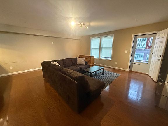 5th image of 49 Chelsea St APT 2