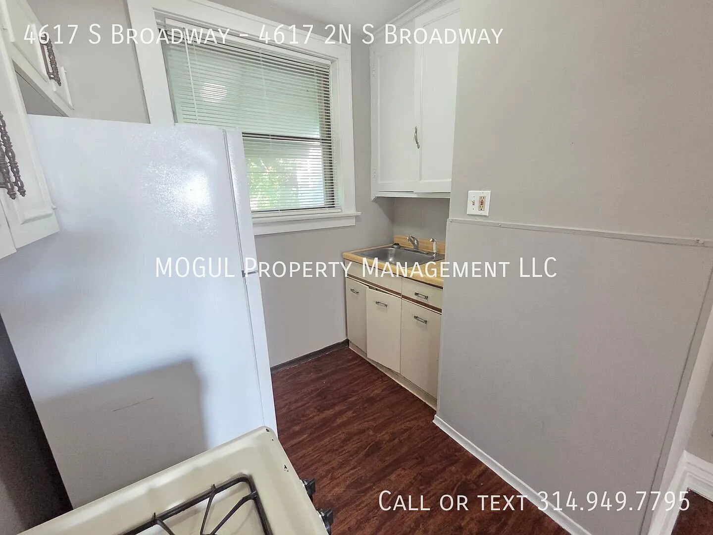 September Special $399 Moves You In South Broadway 1 Bedroom — Photo 3