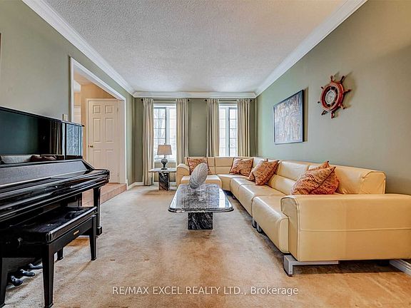 3rd image of 36 Hedgewood Dr