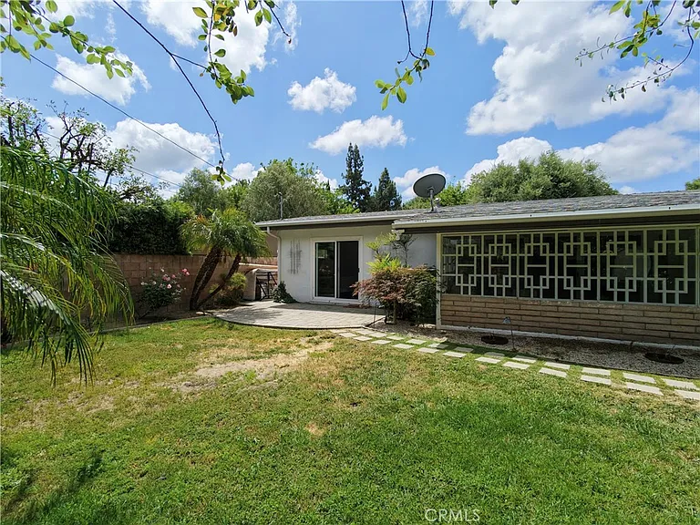 22951 Austin St — Photo 37