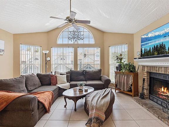 3rd image of 633 GREENCOVE TERRACE #142