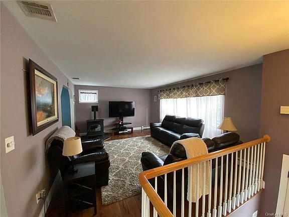 4th image of 5 Davenport Ct