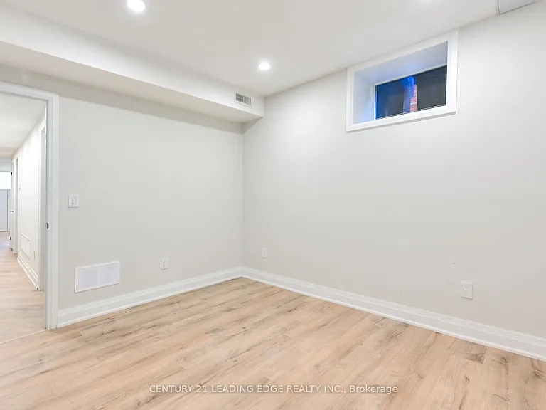 53 Boon Ave #LOWER — Photo 11