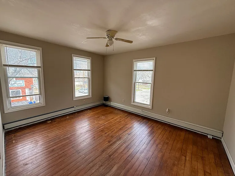 562 W Edmund Ave — Photo 11