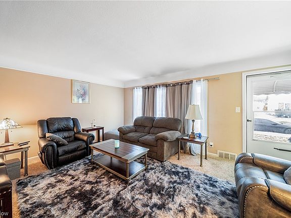 4th image of 21261 Carol Dr