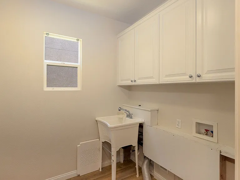 326 Lakeview Ct — Photo 30