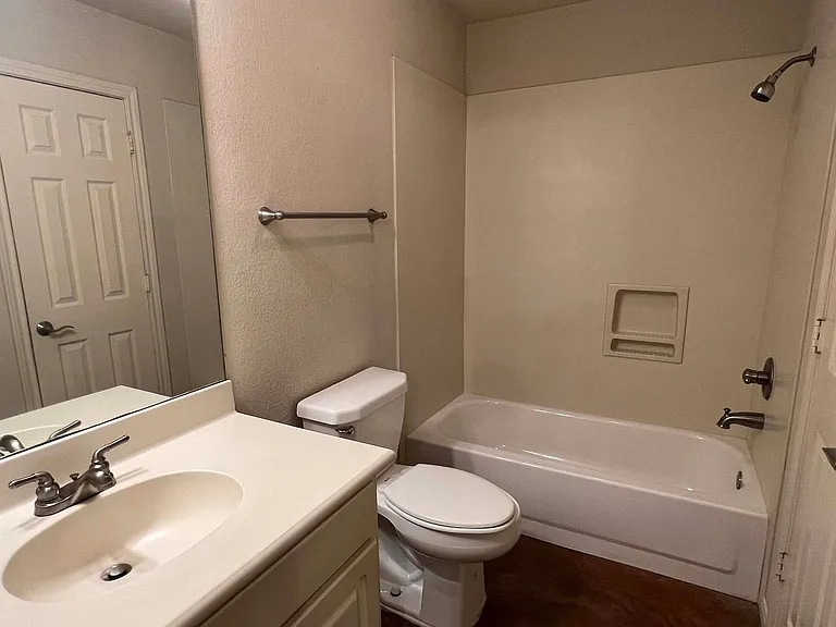 2308 S 3rd St — Photo 14