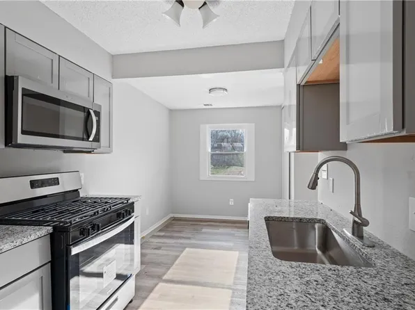 255 N Michigan St APT 68, Lawrence, KS 66044