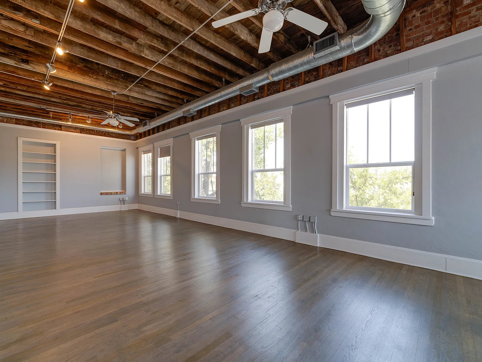 725 W Magnolia Ave — Photo 4