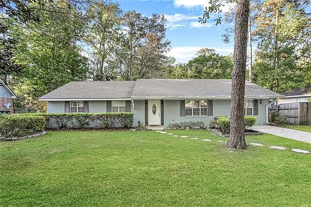 223 Robin Hood Dr — Photo 1