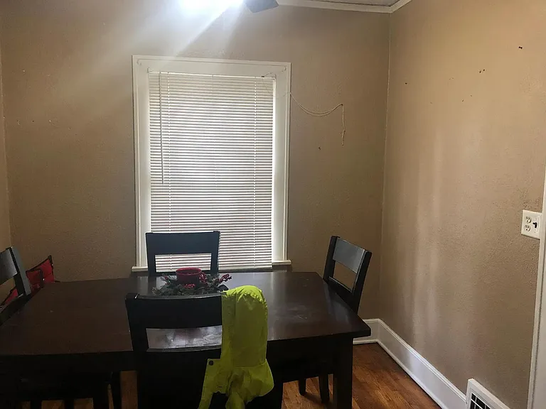 318 W Water St — Photo 4