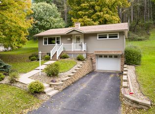 883 Valley View Dr, Richland Center, WI 53581