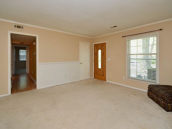 4th image of 5202 Amberhill Dr