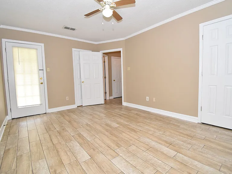 460 E Maryland Ave — Photo 12