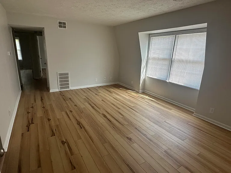 904 Plaza Dr #11 — Photo 4