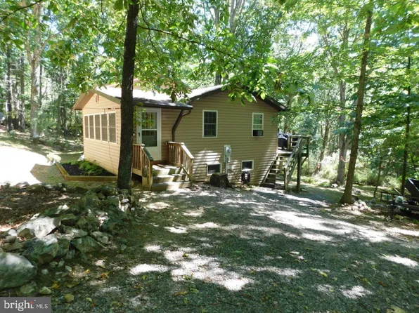 124 Pleasant Valley Dr, Lost City, WV 26810