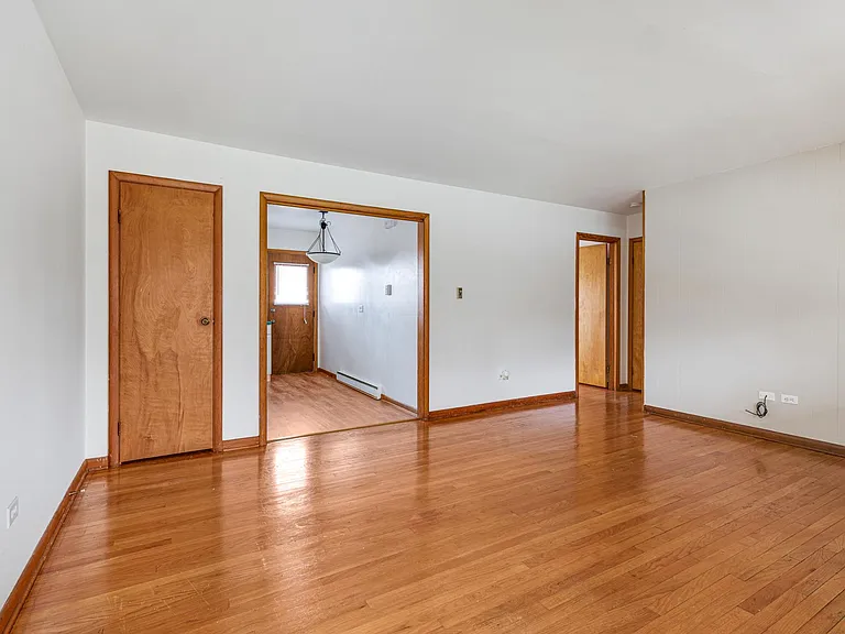 406 W Jackson St — Photo 1