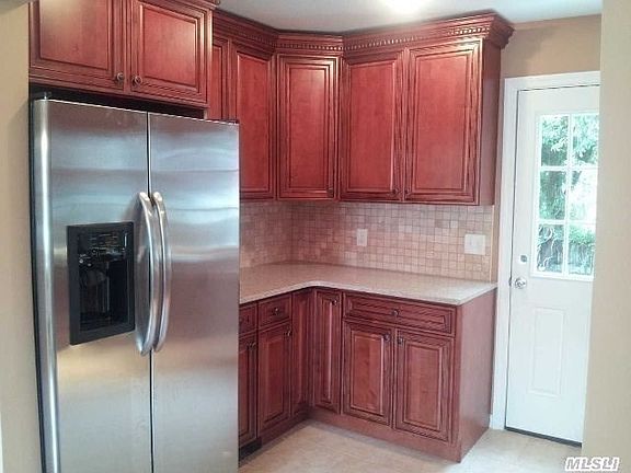 2nd image of 203 Swan Pl