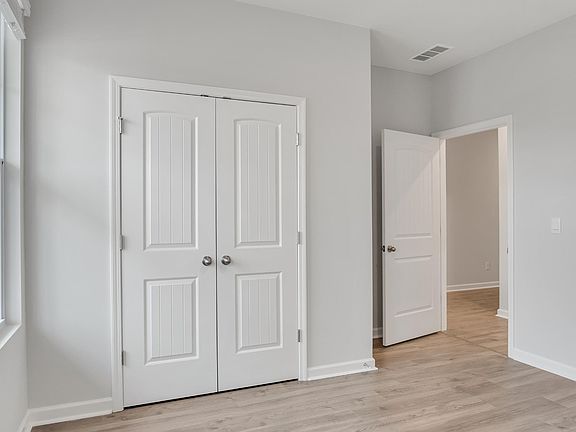3rd image of 1028 Camelia Dr
