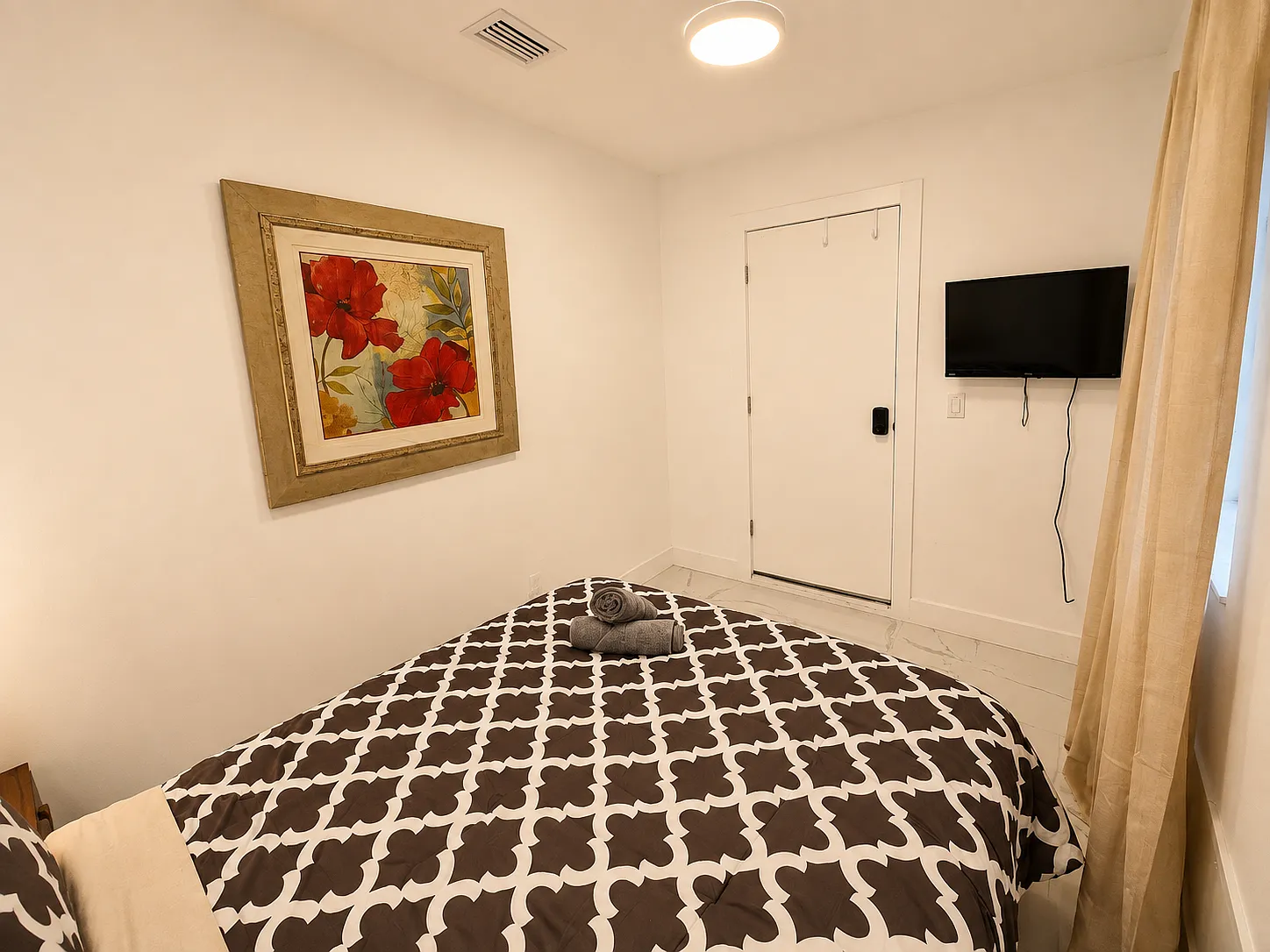 6 bed, $1,000 — Photo 4