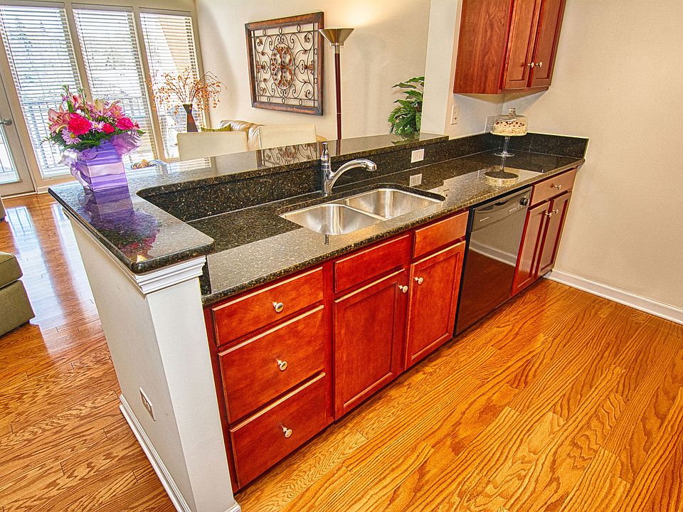 2nd image of 50 S Grove Ave Unit 212