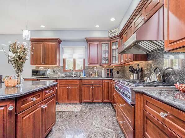 174 Barbara Street image 13 of 37