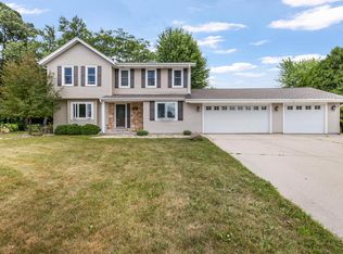 451 Cross Road Ct, Grafton, WI 53024