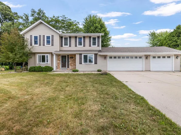 451 Cross Road Ct, Grafton, WI 53024