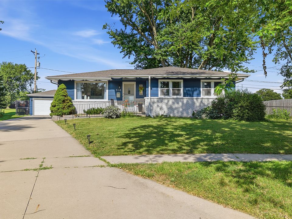 1st image of 318 SE Wanda Dr