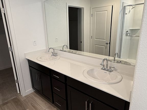 3rd image of 1091 Telford St