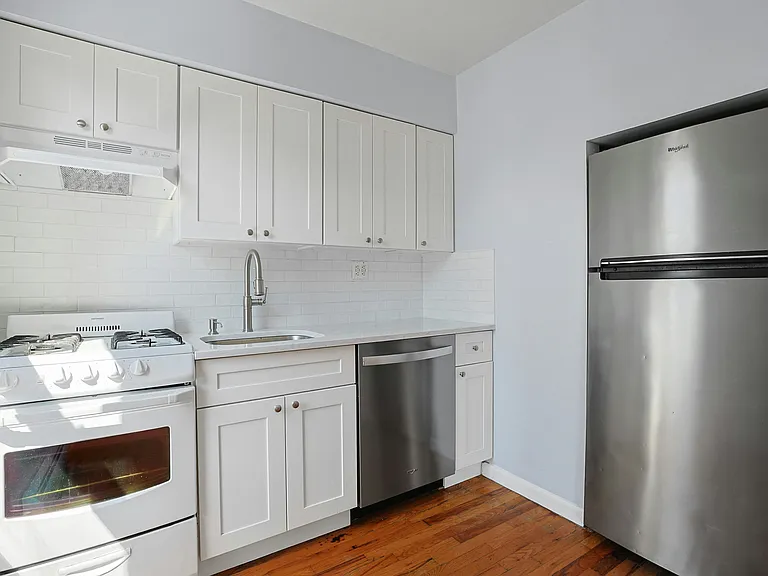 202 Main St #2E — Photo 11